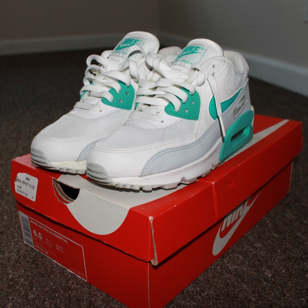 Women's Air Max Essential
